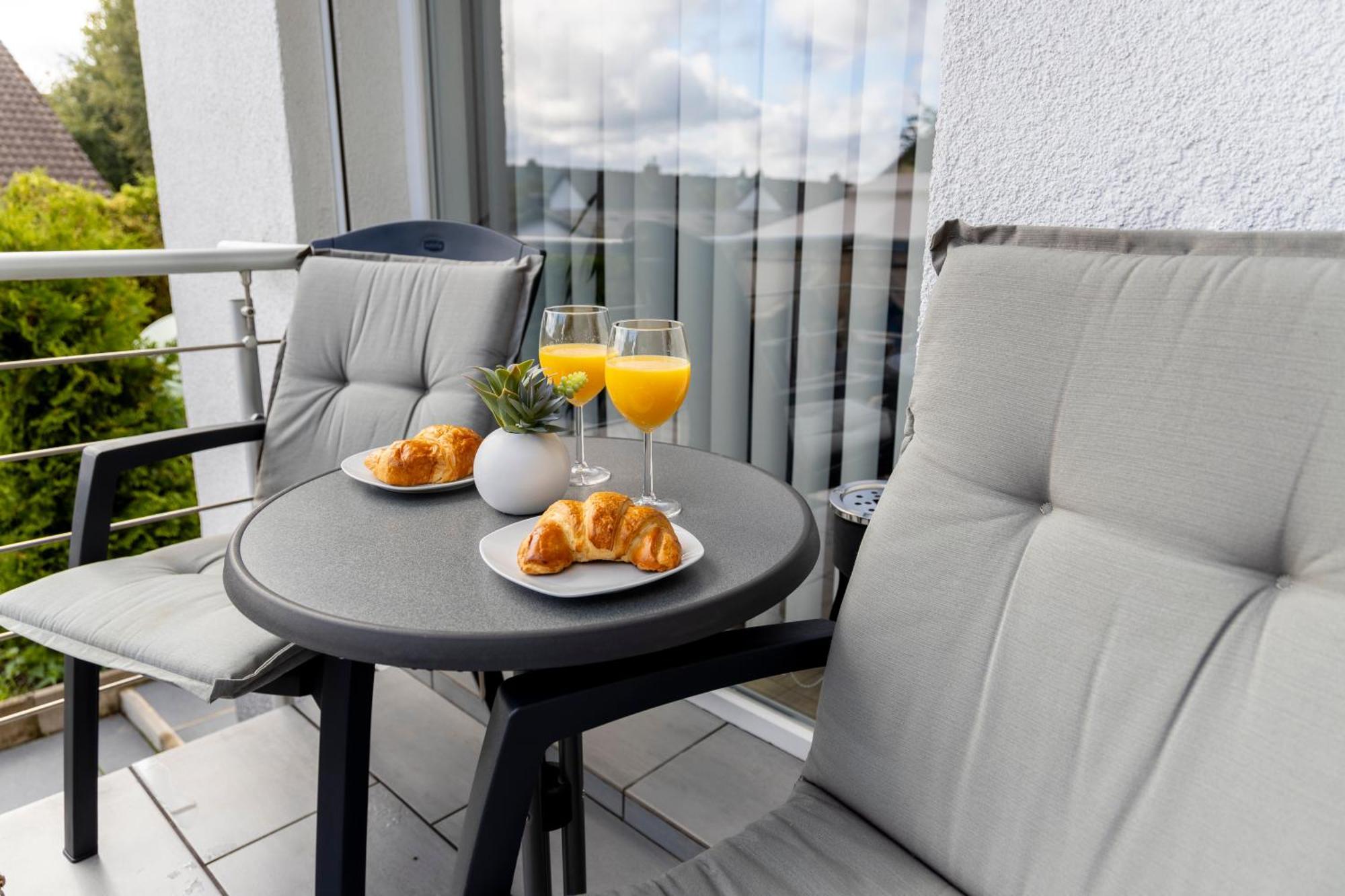 Design Maisonette - 24H Self-Check-In - Bis 7 Pers - In Direkter Weihernaehe - Parkplatz - Wifi - Balkon -Terrasse - Radwege Schiffweiler Esterno foto
