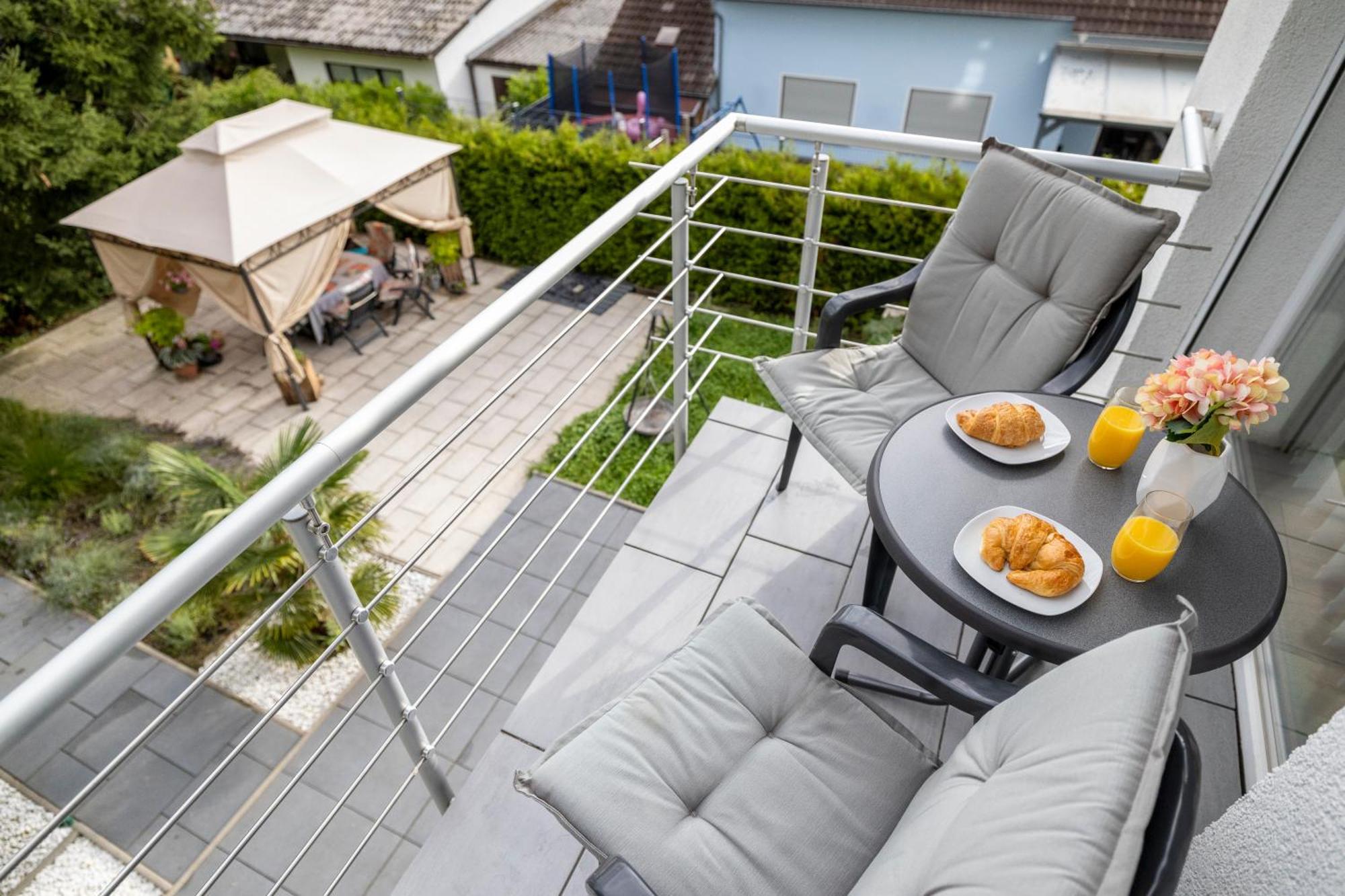 Design Maisonette - 24H Self-Check-In - Bis 7 Pers - In Direkter Weihernaehe - Parkplatz - Wifi - Balkon -Terrasse - Radwege Schiffweiler Esterno foto