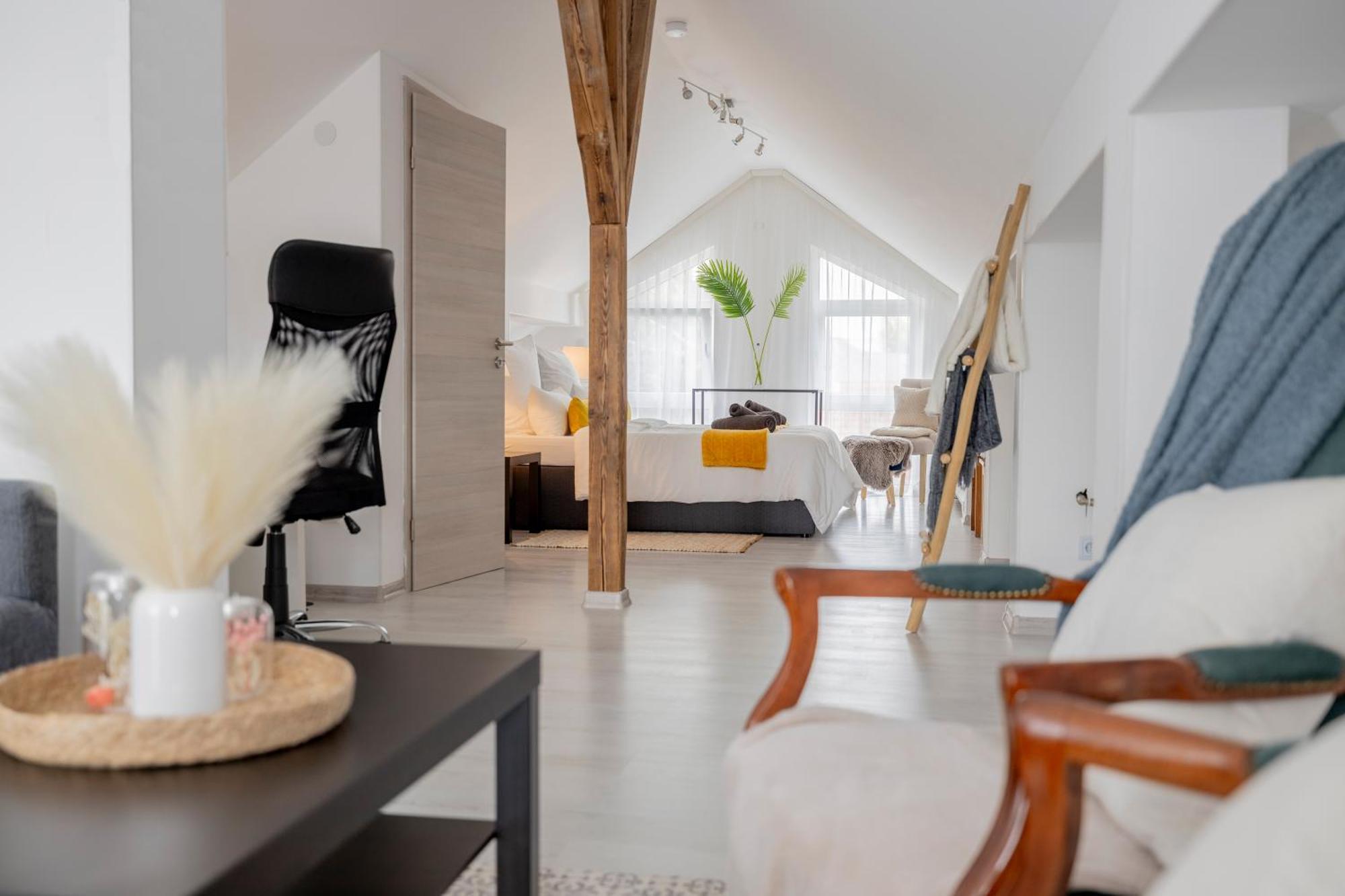 Design Maisonette - 24H Self-Check-In - Bis 7 Pers - In Direkter Weihernaehe - Parkplatz - Wifi - Balkon -Terrasse - Radwege Schiffweiler Esterno foto